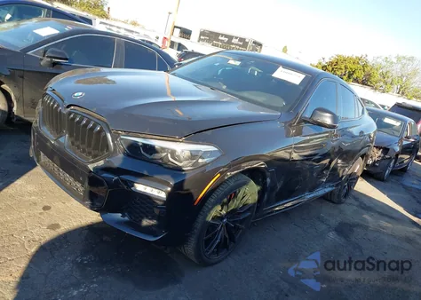 2021 BMW X6 Sdrive40I z USA, uszkodzony, nr VIN 5UXCY4C02M9F96479